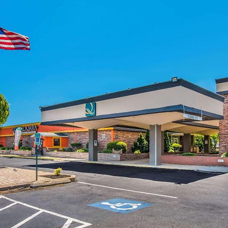 Quality Inn & Suites York Buitenkant foto