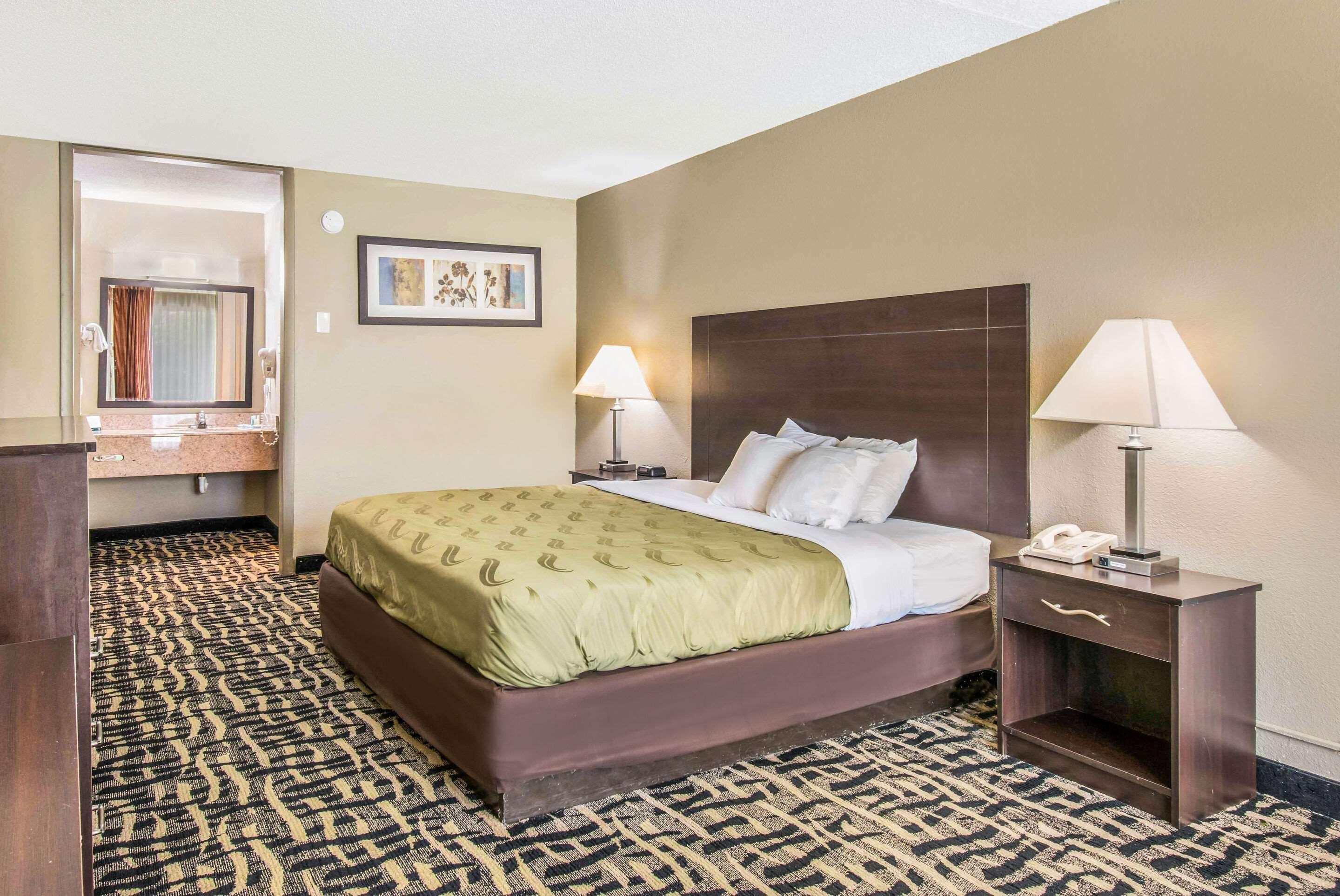Quality Inn & Suites York Buitenkant foto