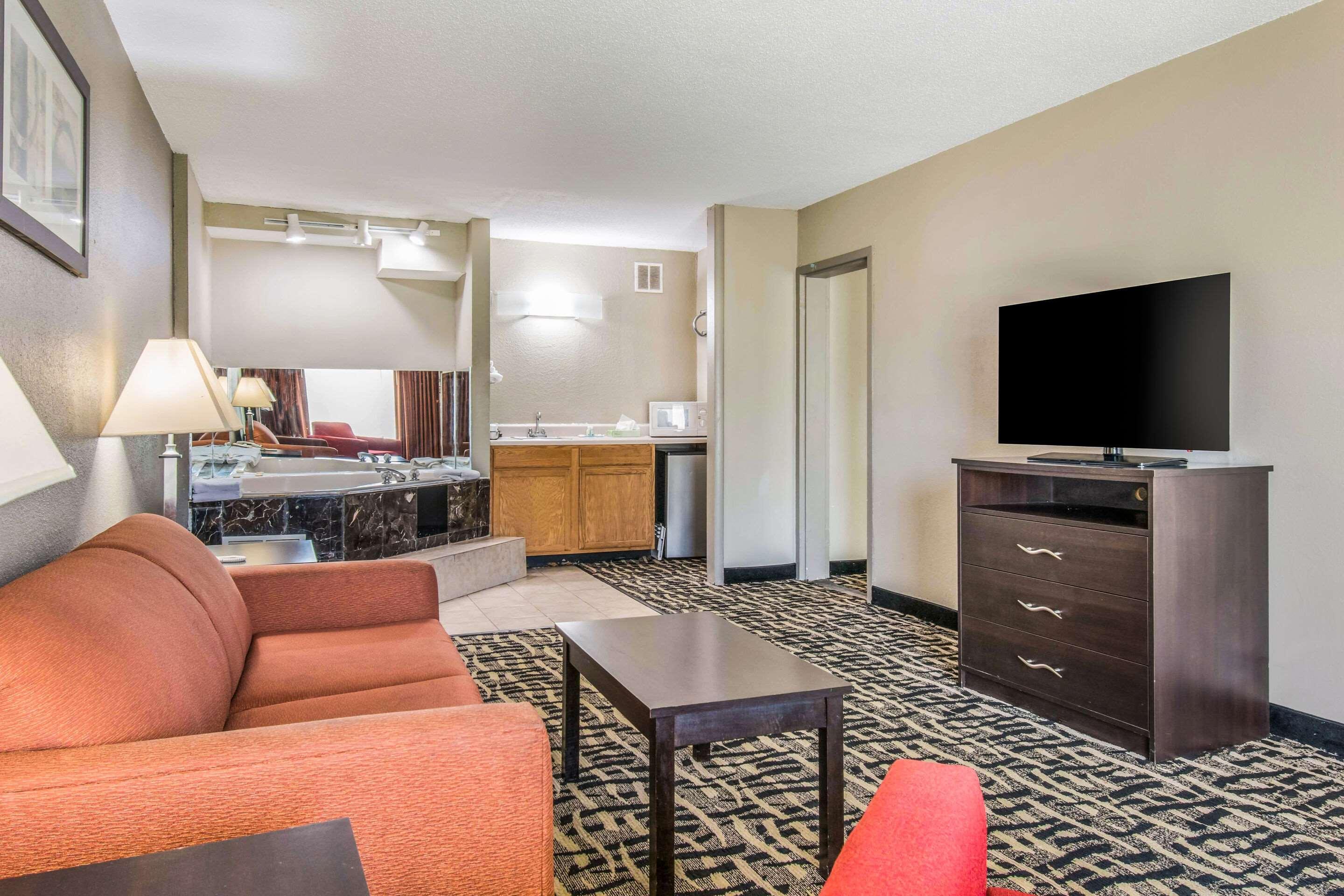 Quality Inn & Suites York Buitenkant foto