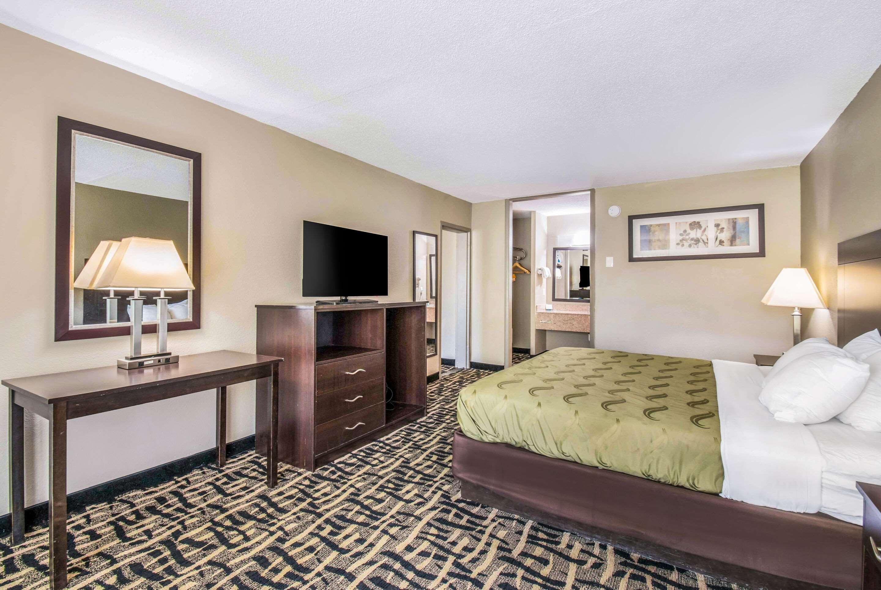 Quality Inn & Suites York Buitenkant foto