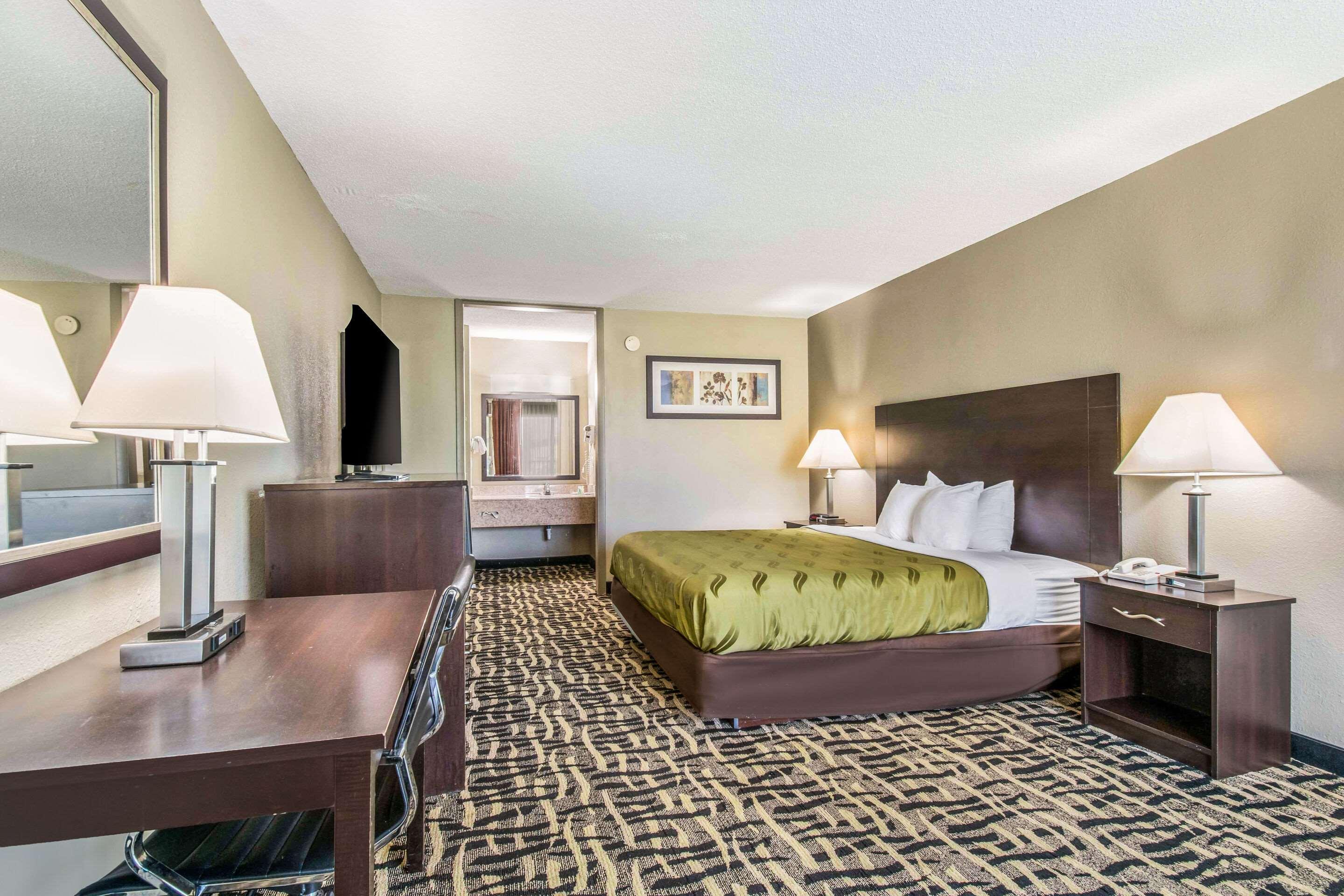 Quality Inn & Suites York Buitenkant foto