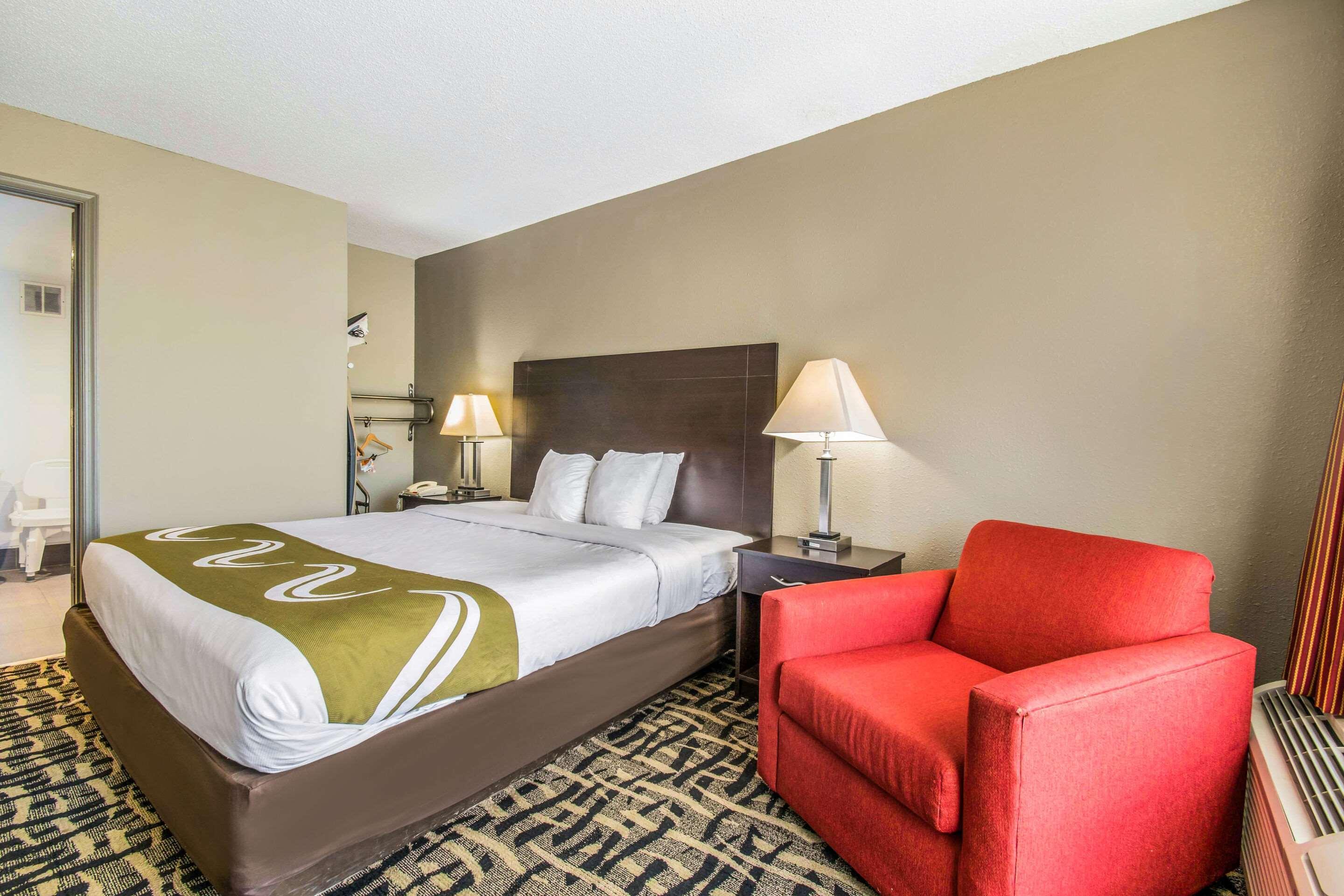 Quality Inn & Suites York Buitenkant foto