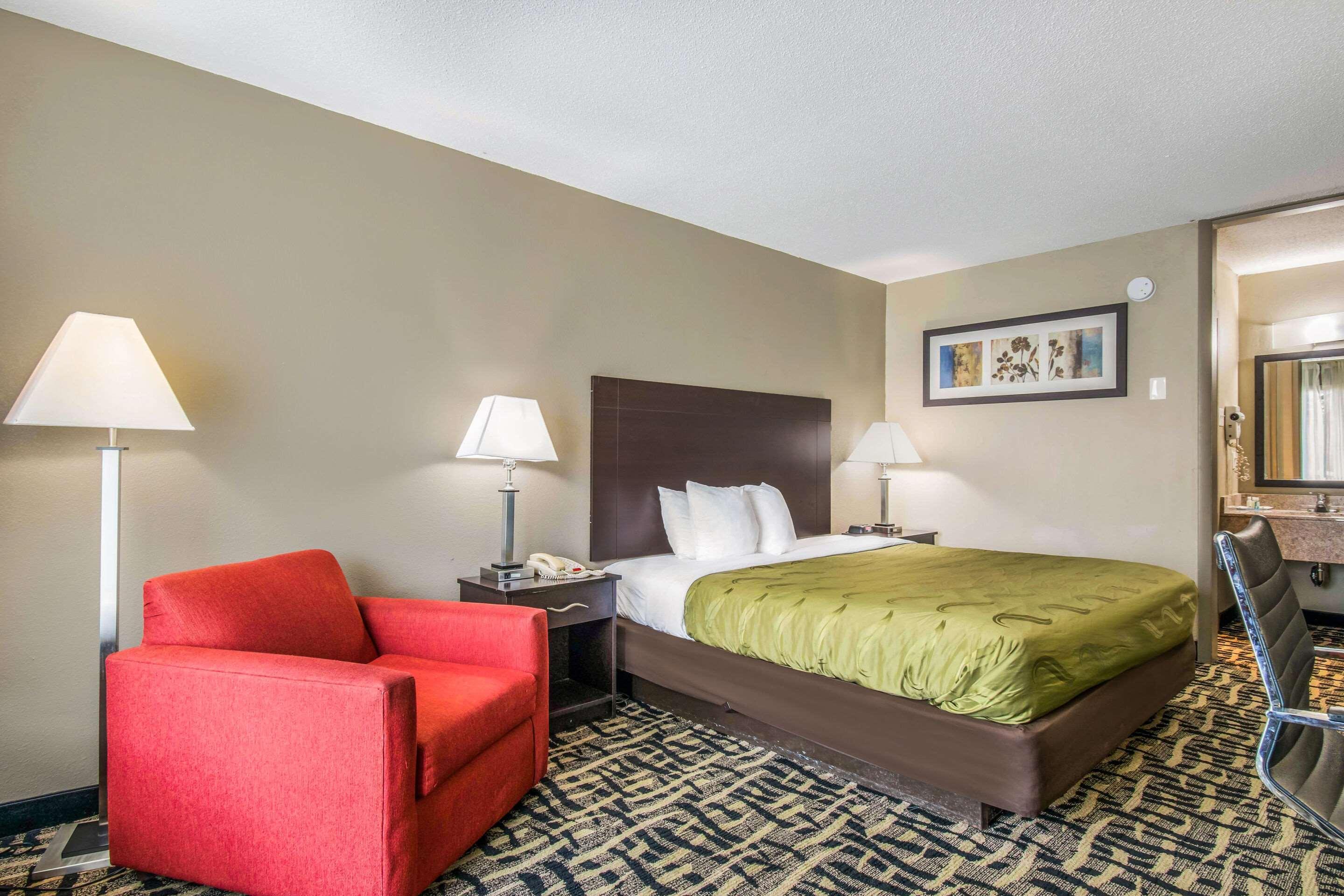 Quality Inn & Suites York Buitenkant foto