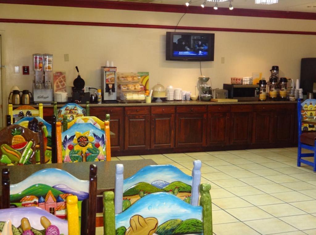 Quality Inn & Suites York Buitenkant foto
