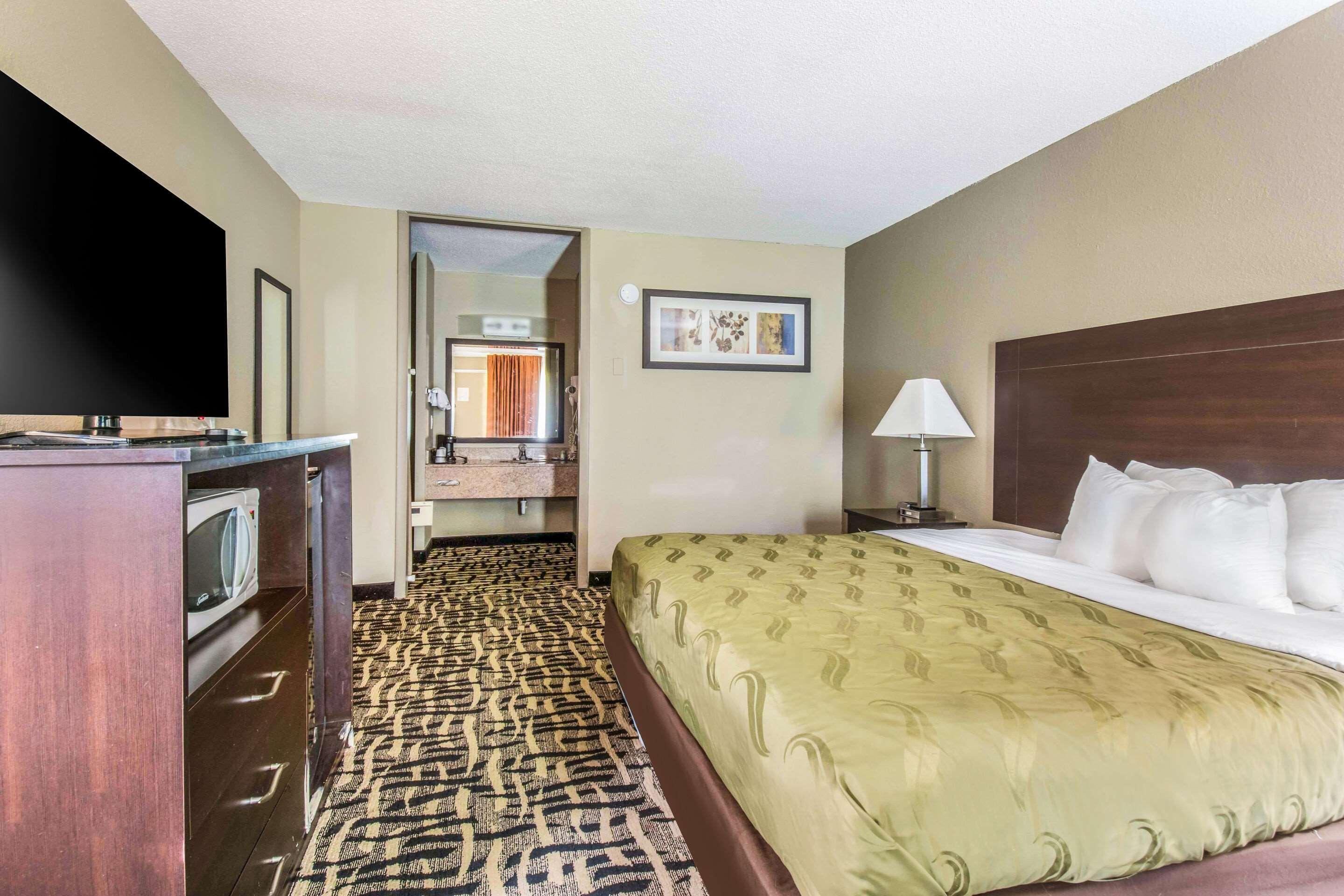 Quality Inn & Suites York Buitenkant foto