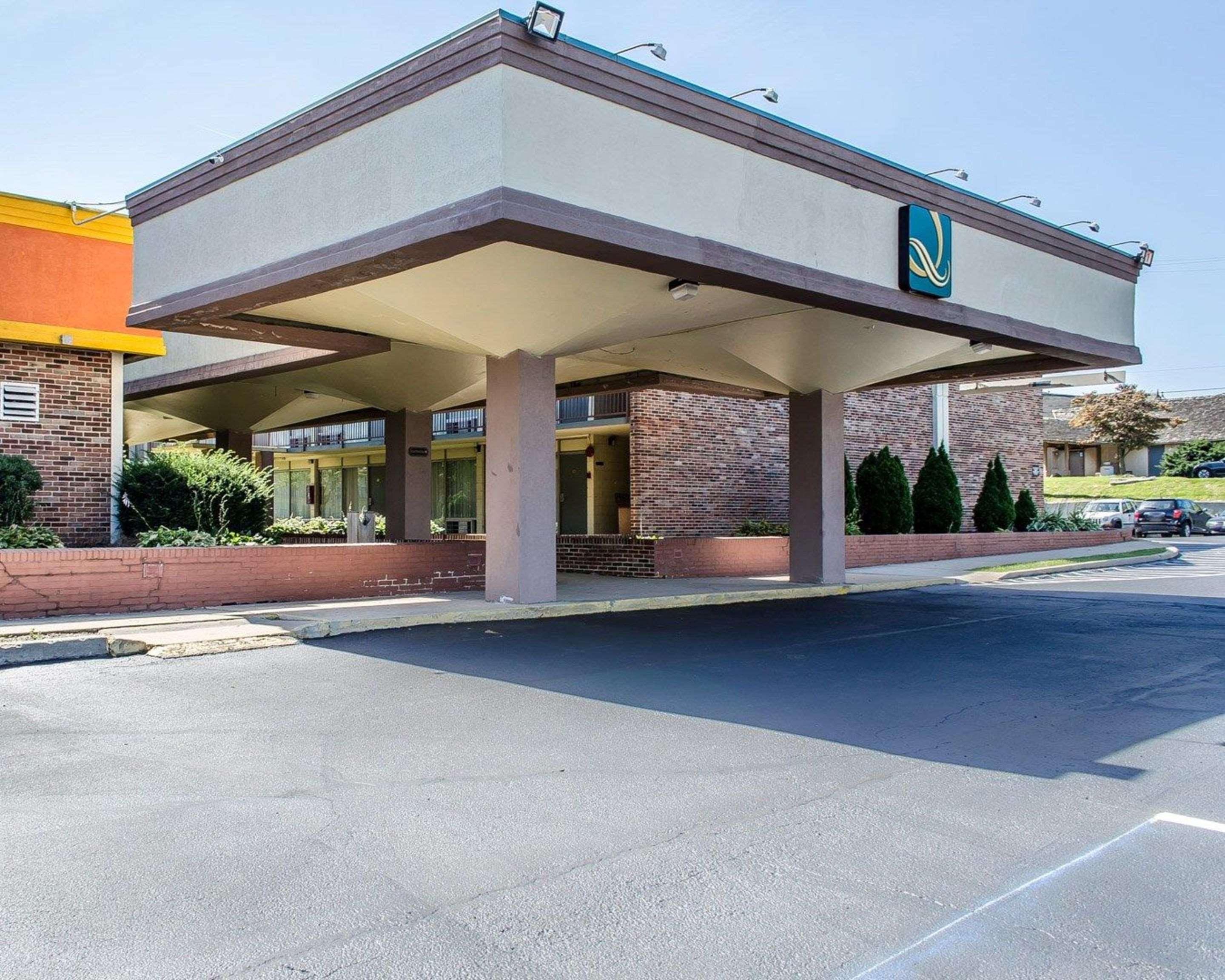 Quality Inn & Suites York Buitenkant foto