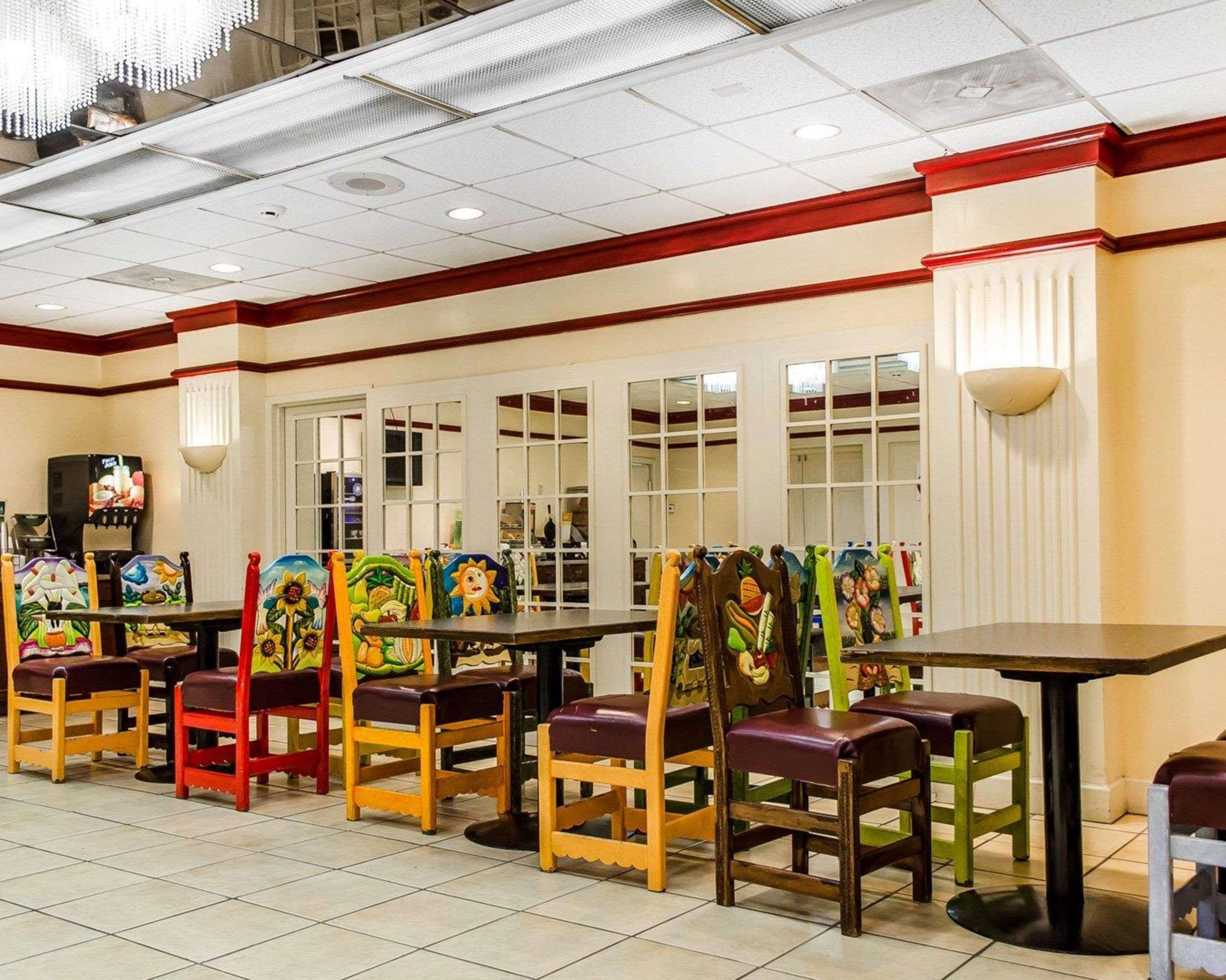 Quality Inn & Suites York Buitenkant foto