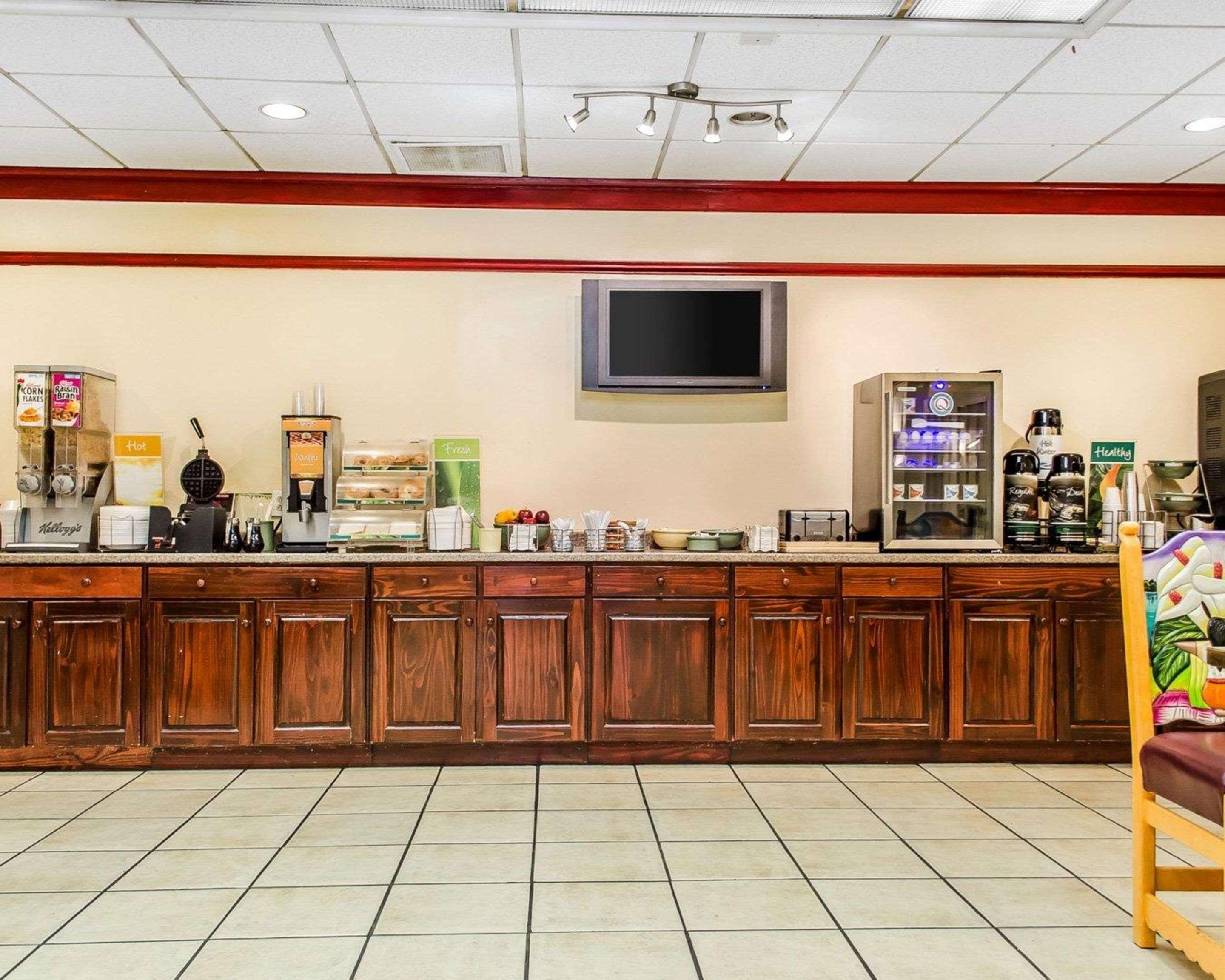 Quality Inn & Suites York Buitenkant foto