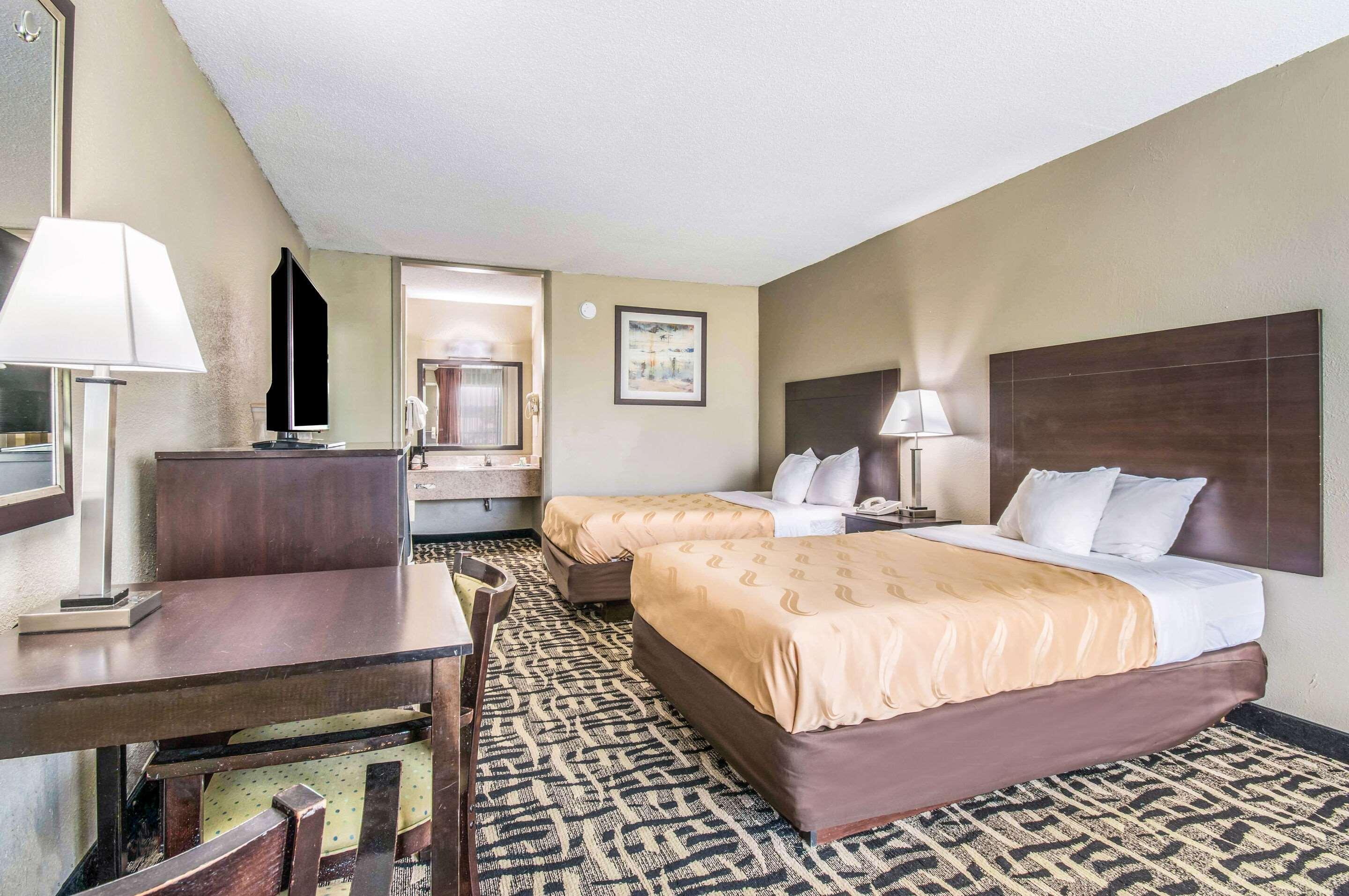 Quality Inn & Suites York Buitenkant foto