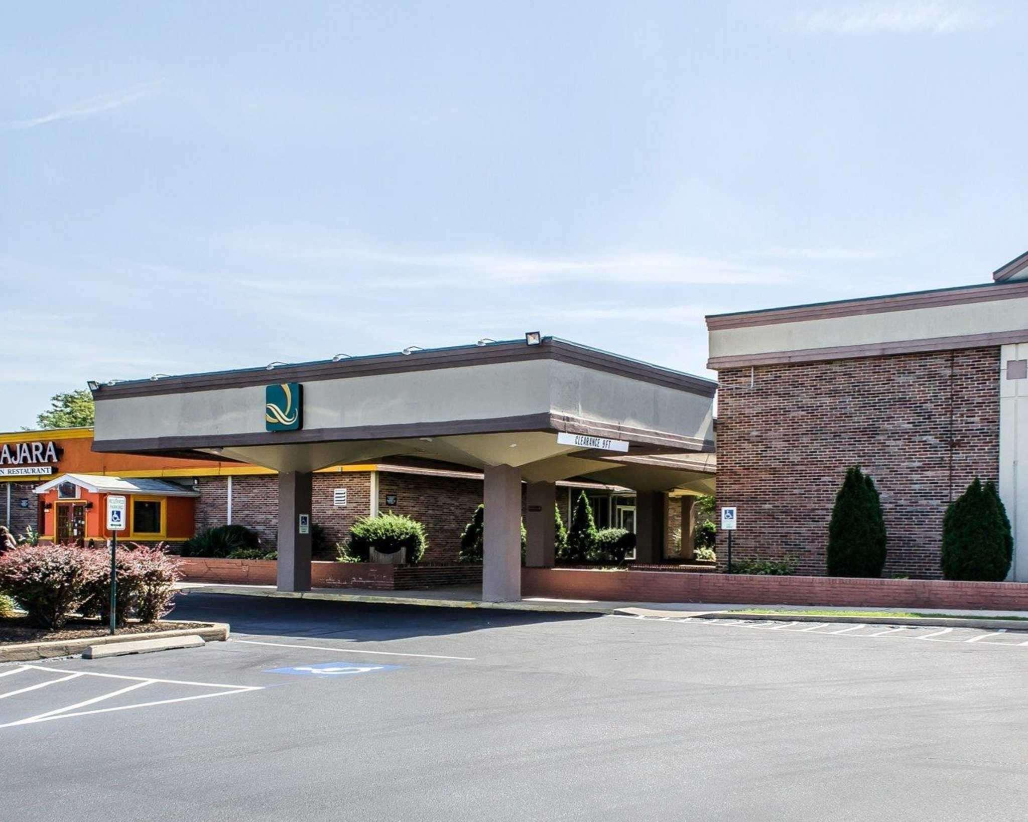 Quality Inn & Suites York Buitenkant foto