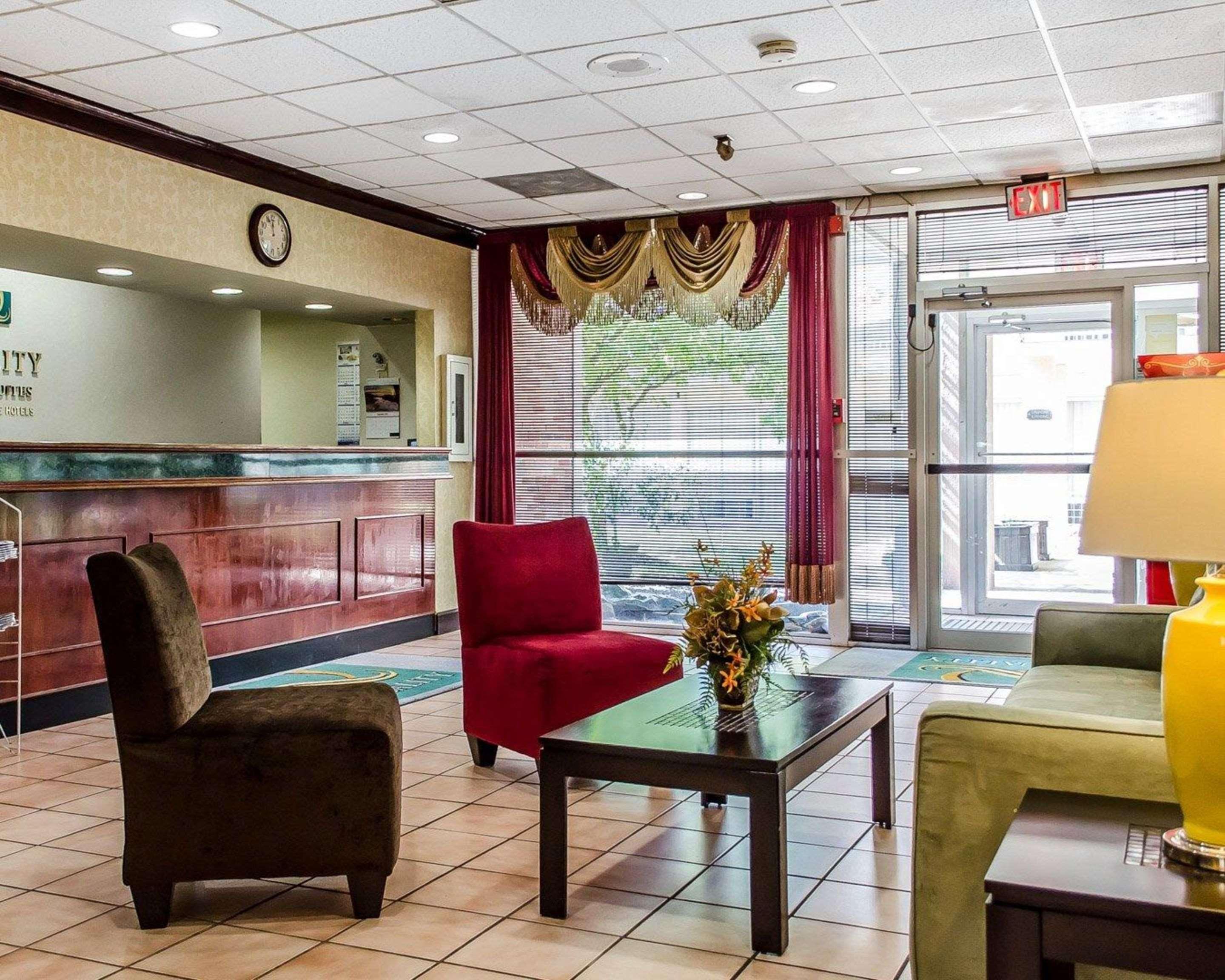 Quality Inn & Suites York Buitenkant foto