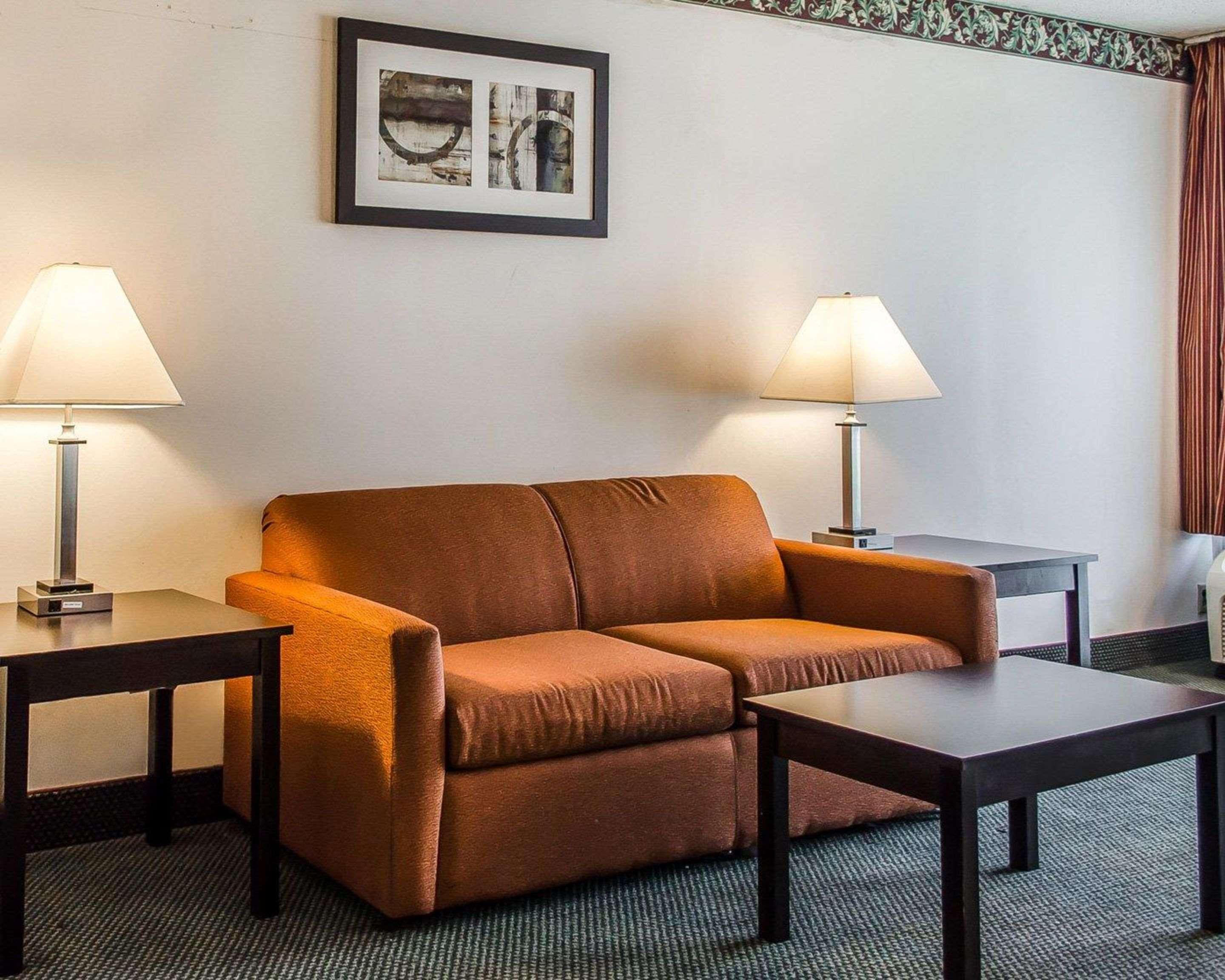 Quality Inn & Suites York Buitenkant foto