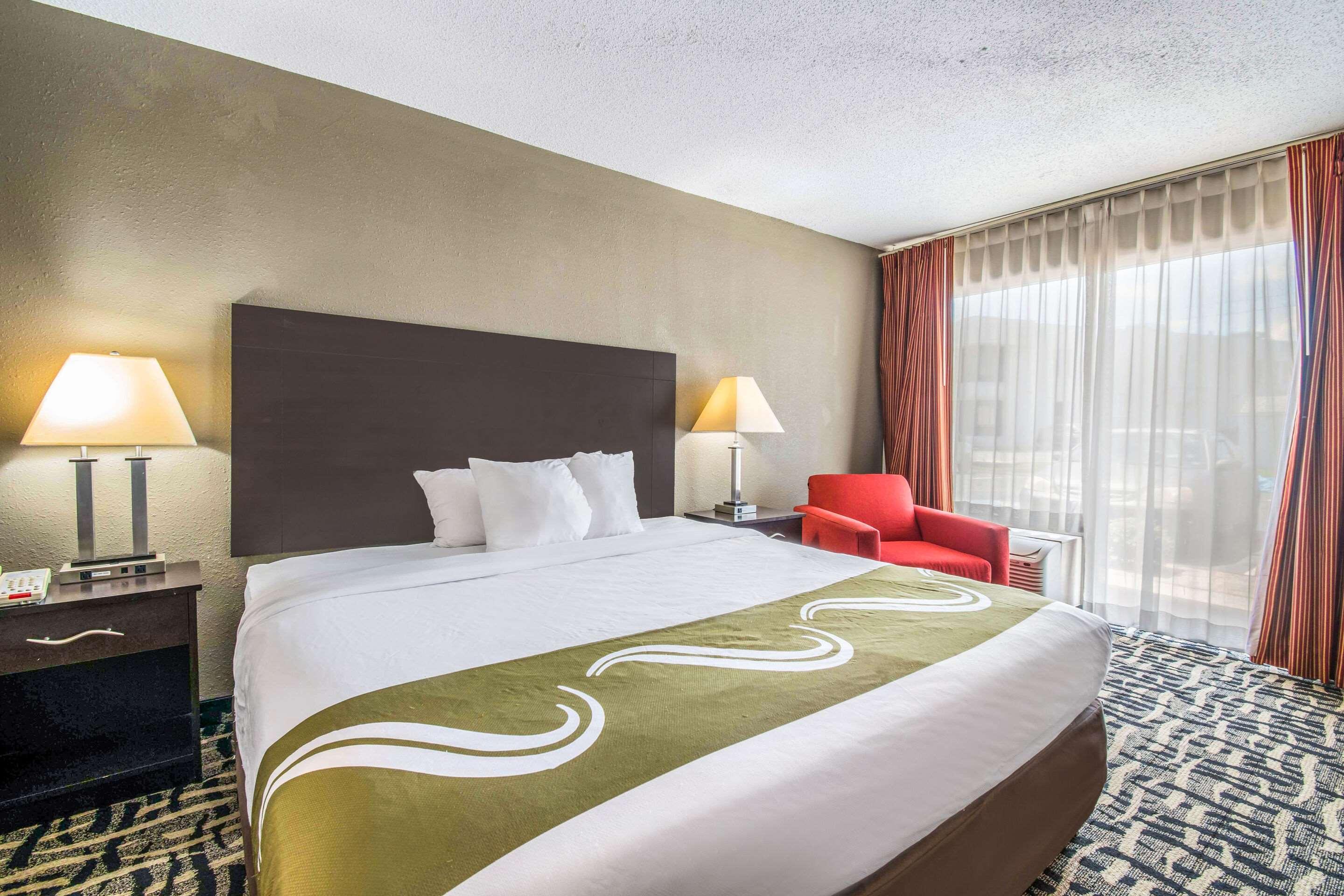 Quality Inn & Suites York Buitenkant foto