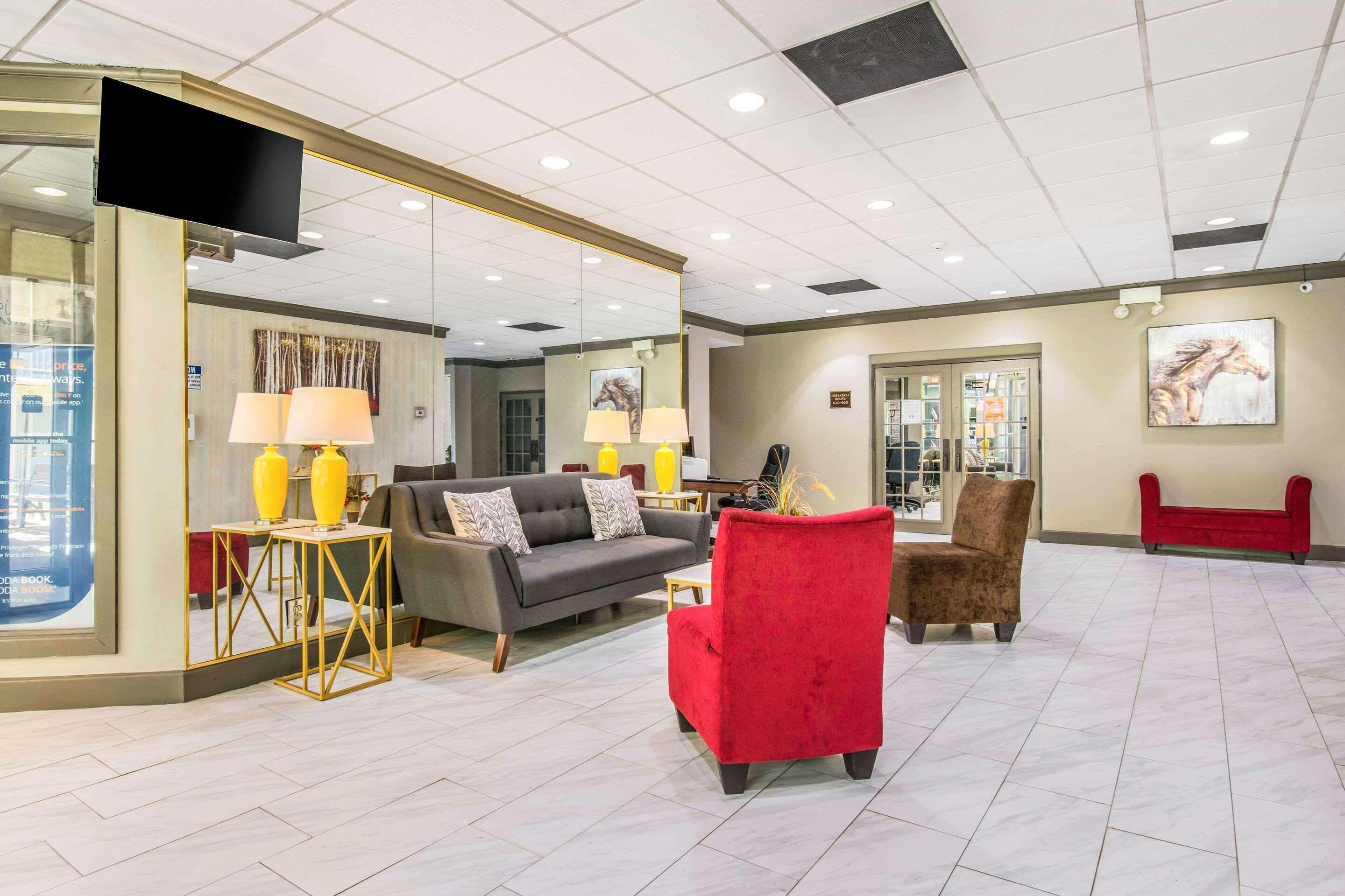 Quality Inn & Suites York Buitenkant foto