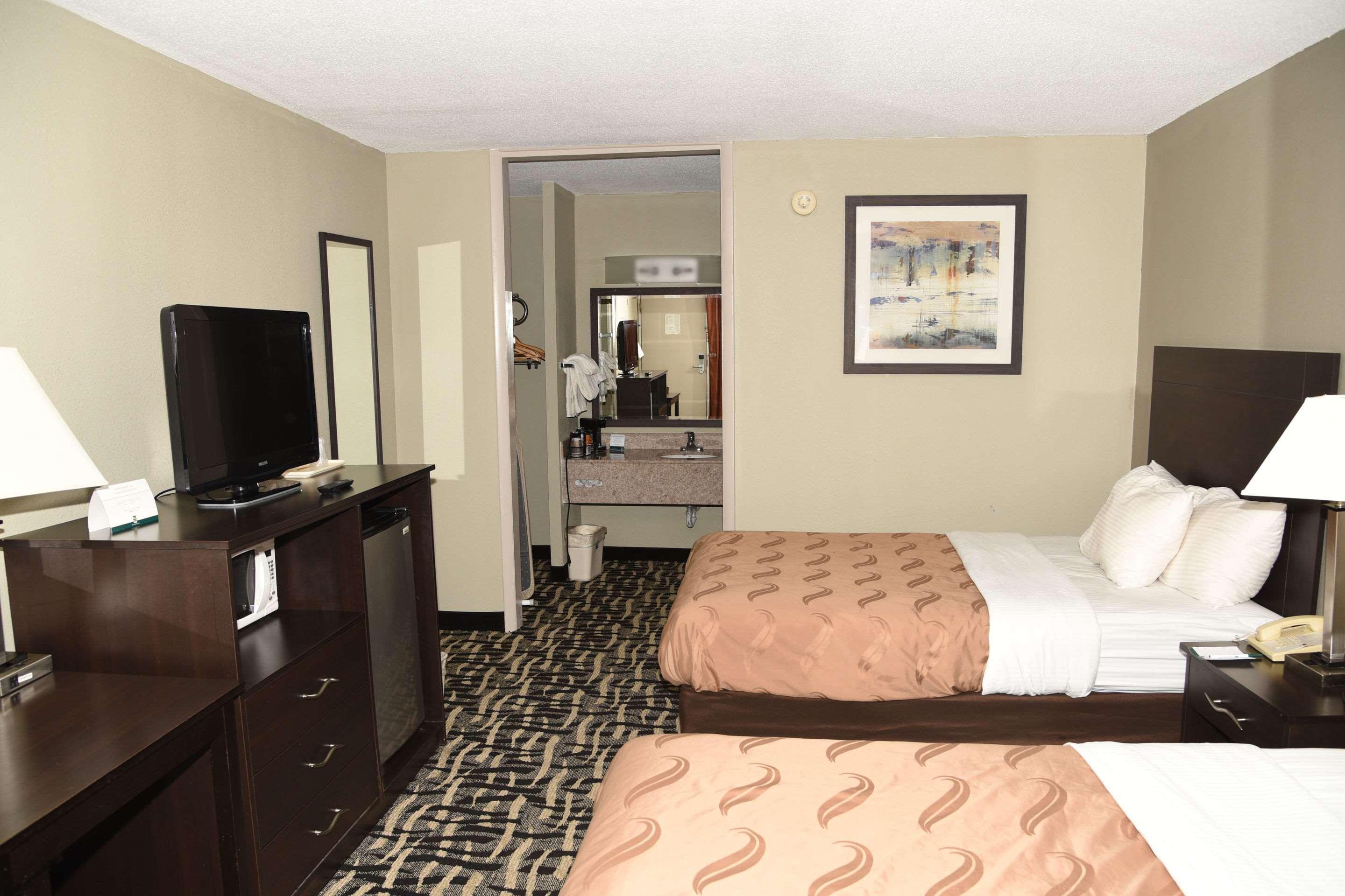 Quality Inn & Suites York Buitenkant foto