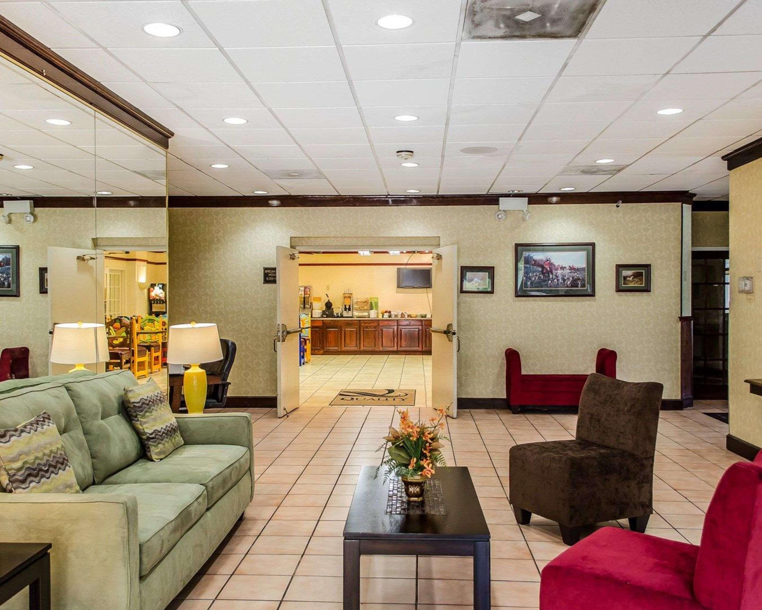 Quality Inn & Suites York Buitenkant foto