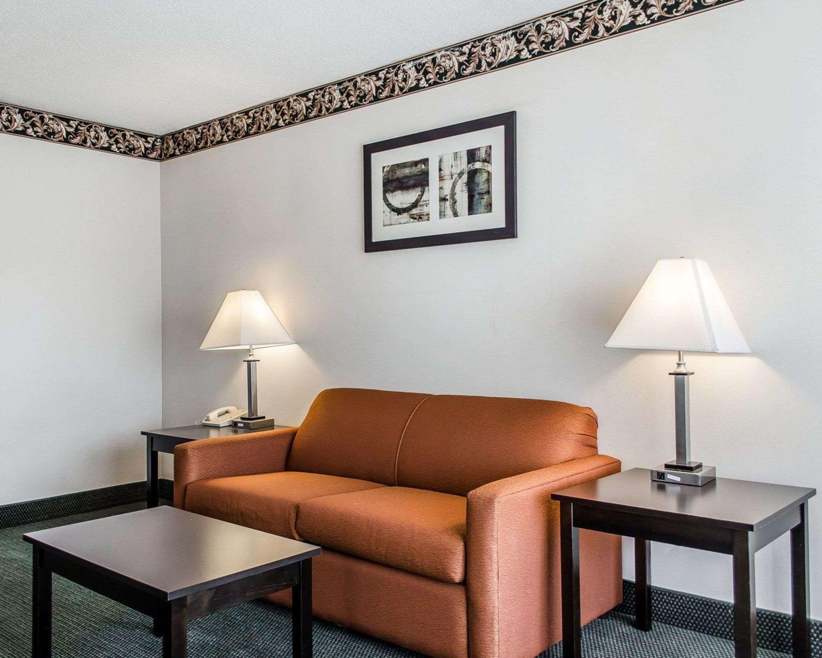 Quality Inn & Suites York Buitenkant foto