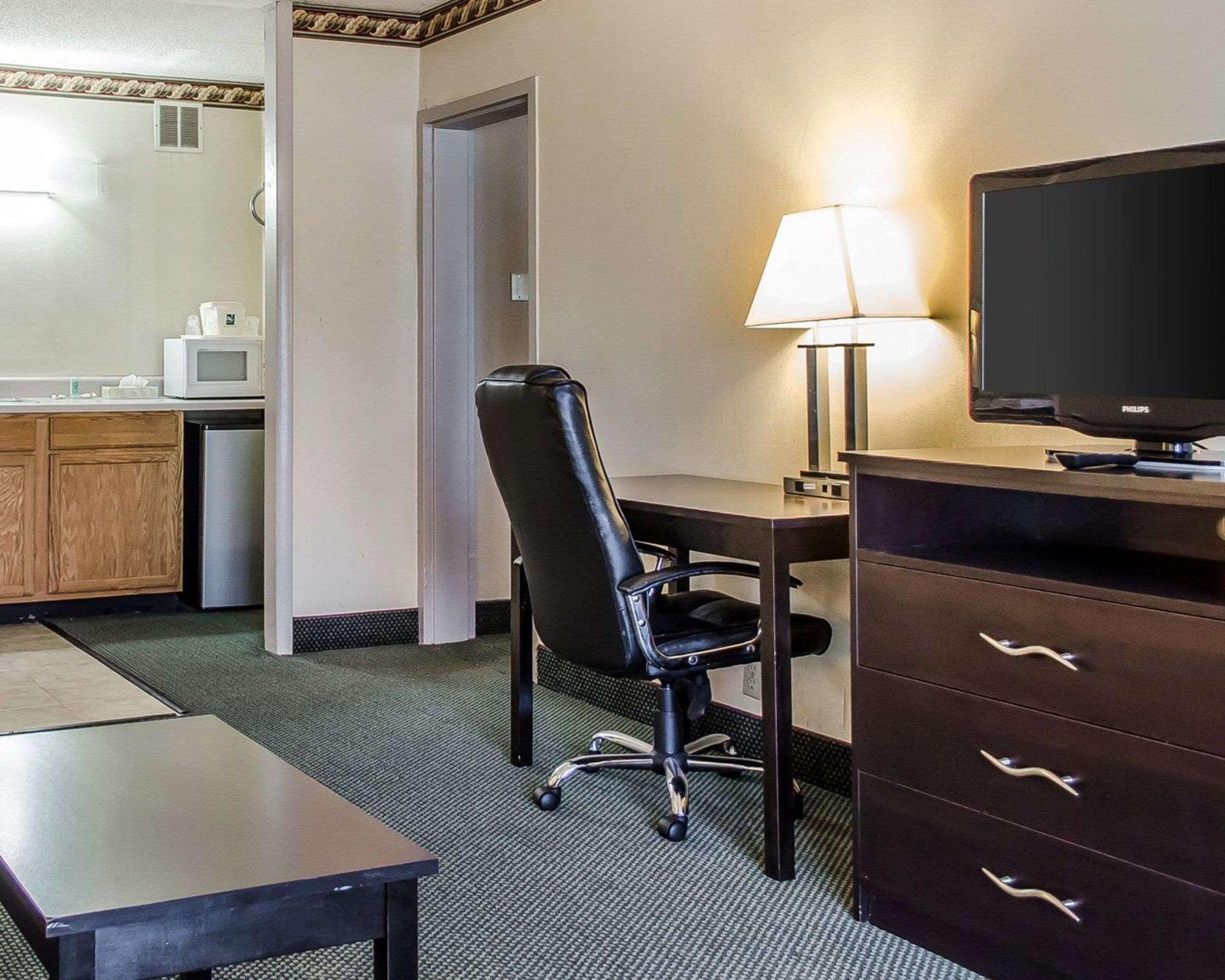 Quality Inn & Suites York Buitenkant foto